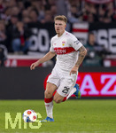 04.04.2026, Fussball 1. Bundesliga 2025/2026, 28.Spieltag, VfB Stuttgart - Borussia Dortmund, in der MHP-Arena Stuttgart, Finn Jeltsch (Stuttgart) am Ball 