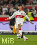 04.04.2026, Fussball 1. Bundesliga 2025/2026, 28.Spieltag, VfB Stuttgart - Borussia Dortmund, in der MHP-Arena Stuttgart, Chema Andres (Stuttgart) am Ball 