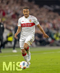 04.04.2026, Fussball 1. Bundesliga 2025/2026, 28.Spieltag, VfB Stuttgart - Borussia Dortmund, in der MHP-Arena Stuttgart, Jamie Leweling (Stuttgart) am Ball  