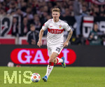 04.04.2026, Fussball 1. Bundesliga 2025/2026, 28.Spieltag, VfB Stuttgart - Borussia Dortmund, in der MHP-Arena Stuttgart, Finn Jeltsch (Stuttgart) am Ball 