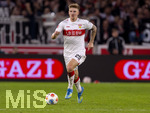 04.04.2026, Fussball 1. Bundesliga 2025/2026, 28.Spieltag, VfB Stuttgart - Borussia Dortmund, in der MHP-Arena Stuttgart, Finn Jeltsch (Stuttgart) am Ball 