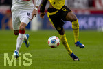 04.04.2026, Fussball 1. Bundesliga 2025/2026, 28.Spieltag, VfB Stuttgart - Borussia Dortmund, in der MHP-Arena Stuttgart, Zweikampf im Detail,  