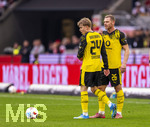04.04.2026, Fussball 1. Bundesliga 2025/2026, 28.Spieltag, VfB Stuttgart - Borussia Dortmund, in der MHP-Arena Stuttgart, v.li: Daniel Svensson (Borussia Dortmund) und Julian Ryerson (Borussia Dortmund) beim Freistoss.