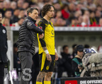 04.04.2026, Fussball 1. Bundesliga 2025/2026, 28.Spieltag, VfB Stuttgart - Borussia Dortmund, in der MHP-Arena Stuttgart, li: Trainer Niko Kovac (Borussia Dortmund) wechselt Fabio Silva (Borussia Dortmund) ein. 