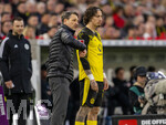 04.04.2026, Fussball 1. Bundesliga 2025/2026, 28.Spieltag, VfB Stuttgart - Borussia Dortmund, in der MHP-Arena Stuttgart, li: Trainer Niko Kovac (Borussia Dortmund) wechselt Fabio Silva (Borussia Dortmund) ein. 