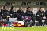 04.04.2026, Fussball 1. Bundesliga 2025/2026, 28.Spieltag, VfB Stuttgart - Borussia Dortmund, in der MHP-Arena Stuttgart, Trainerbank Dortmund, mit: Sportdirektor Ole Book (mitte, Borussia Dortmund),

