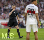 04.04.2026, Fussball 1. Bundesliga 2025/2026, 28.Spieltag, VfB Stuttgart - Borussia Dortmund, in der MHP-Arena Stuttgart, Schiedsrichter Robert Schröder pfeift