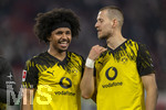 04.04.2026, Fussball 1. Bundesliga 2025/2026, 28.Spieltag, VfB Stuttgart - Borussia Dortmund, in der MHP-Arena Stuttgart, von links:  Karim Adeyemi (Borussia Dortmund) mit Waldemar Anton (Borussia Dortmund) 
