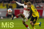 04.04.2026, Fussball 1. Bundesliga 2025/2026, 28.Spieltag, VfB Stuttgart - Borussia Dortmund, in der MHP-Arena Stuttgart, Lorenz Assignon (Stuttgart) gegen Daniel Svensson (Borussia Dortmund) 
