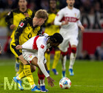 04.04.2026, Fussball 1. Bundesliga 2025/2026, 28.Spieltag, VfB Stuttgart - Borussia Dortmund, in der MHP-Arena Stuttgart, Lorenz Assignon (Stuttgart) gezerrt von Daniel Svensson (Borussia Dortmund) 