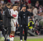 04.04.2026, Fussball 1. Bundesliga 2025/2026, 28.Spieltag, VfB Stuttgart - Borussia Dortmund, in der MHP-Arena Stuttgart, Bilal El Khannouss (Stuttgart) wird eingewechselt von Trainer Sebastian Hoeneß (Stuttgart) 