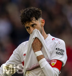 04.04.2026, Fussball 1. Bundesliga 2025/2026, 28.Spieltag, VfB Stuttgart - Borussia Dortmund, in der MHP-Arena Stuttgart, Atakan Karazor (Stuttgart) nachdenklich 