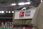 04.04.2026, Fussball 1. Bundesliga 2025/2026, 28.Spieltag, VfB Stuttgart - Borussia Dortmund, in der MHP-Arena Stuttgart, Fernsehkamera mit dem DFL-Logo am Spielfeldrand 