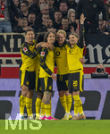 04.04.2026, Fussball 1. Bundesliga 2025/2026, 28.Spieltag, VfB Stuttgart - Borussia Dortmund, in der MHP-Arena Stuttgart, Torjubel Jobe Bellingham (Borussia Dortmund), Fabio Silva (Borussia Dortmund), Julian Brandt (Borussia Dortmund), Marcel Sabitzer (Borussia Dortmund), 