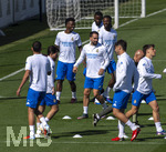 06.04.2026,  Fussball UEFA Championsleague 2025/2026: Vor dem Viertelfinale, Real Madrid - FC Bayern München, Am Vortag des Spieles Trainingsession Real Madrid in Madrid (Spanien),  mitte: Vinicius Junior (Real Madrid)  re: Eduardo Camavinga (Real Madrid) 
  
