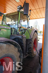 07.04.2026, Landwirtschaft, Bad Wörishofen im Allgäu. Bauern kämpfen mit hohen Diesel-Preisen für ihre Landmaschinen. Hier wird ein Fendt-Traktor beim V-Markt in Bad Wörishofen betankt.