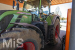 07.04.2026, Landwirtschaft, Bad Wörishofen im Allgäu. Bauern kämpfen mit hohen Diesel-Preisen für ihre Landmaschinen. Hier wird ein Fendt-Traktor beim V-Markt in Bad Wörishofen betankt.