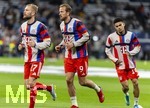 07.04.2026, Fussball UEFA Championsleague 2025/2026: Viertelfinale, Real Madrid - FC Bayern München, im Estadio Bernabeu in Madrid (Spanien),  v.li: Konrad Laimer (FC Bayern München), Harry Kane (FC Bayern München) und Luis Diaz (FC Bayern München) beim Aufwärmen
  
