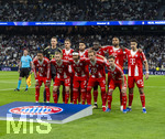07.04.2026, Fussball UEFA Championsleague 2025/2026: Viertelfinale, Real Madrid - FC Bayern München, im Estadio Bernabeu in Madrid (Spanien),  Mannschaftsfoto FC Bayern mit Torwart Manuel Neuer (FC Bayern München), Aleksandar Pavlovic (Bayern München) , Luis Diaz (FC Bayern München), Dayot Upamecano (FC Bayern München), Jonathan Tah (FC Bayern München), Aleksandar Pavlovic (Bayern München)  vorne: Michael Olise (FC Bayern München), Konrad Laimer (FC Bayern München), Serge Gnabry (FC Bayern München), Harry Kane (FC Bayern München), Joshua Kimmich (FC Bayern München) 
  
