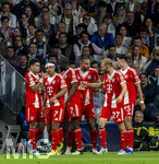 07.04.2026, Fussball UEFA Championsleague 2025/2026: Viertelfinale, Real Madrid - FC Bayern München, im Estadio Bernabeu in Madrid (Spanien),  Torjubel li: Luis Diaz (FC Bayern München) mit Serge Gnabry (FC Bayern München), Dayot Upamecano (FC Bayern München), Jonathan Tah (FC Bayern München), Konrad Laimer (FC Bayern München), Aleksandar Pavlovic (Bayern München)  
  
