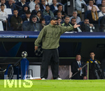 07.04.2026, Fussball UEFA Championsleague 2025/2026: Viertelfinale, Real Madrid - FC Bayern München, im Estadio Bernabeu in Madrid (Spanien),  Trainer Vincent Kompany (FC Bayern München) gibt Anweisungen, zeigt, gestikuliert, gibt Kommandos, Anweisungen, gibt Anweisungen, zeigend, gestikulierend,  
  
