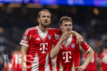 07.04.2026, Fussball UEFA Championsleague 2025/2026: Viertelfinale, Real Madrid - FC Bayern München, im Estadio Bernabeu in Madrid (Spanien),  Nach dem Spiel,  Harry Kane (FC Bayern München) und Joshua Kimmich (re, FC Bayern München) erschöpft aber glücklich bei den Fans
  

