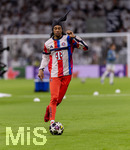 07.04.2026, Fussball UEFA Championsleague 2025/2026: Viertelfinale, Real Madrid - FC Bayern München, im Estadio Bernabeu in Madrid (Spanien),  Aufwärmen,  Michael Olise (FC Bayern München) 
