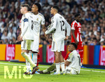07.04.2026, Fussball UEFA Championsleague 2025/2026: Viertelfinale, Real Madrid - FC Bayern München, im Estadio Bernabeu in Madrid (Spanien),  re: Kylian Mbappe (Real Madrid) am Boden. Trent Alexander-Arnold (Real Madrid), Federico Valverde (Real Madrid), 
