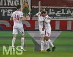 10.04.2026, Fussball 1. Bundesliga 2025/2026, 29.Spieltag, FC Augsburg - TSG 1899 Hoffenheim, in der WWK-Arena Augsburg. Torjubel um den Torschützen Alexis Julian Claude-Maurice (FC Augsburg) 
 

