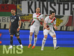 10.04.2026, Fussball 1. Bundesliga 2025/2026, 29.Spieltag, FC Augsburg - TSG 1899 Hoffenheim, in der WWK-Arena Augsburg. Torjubel von Michael Gregoritsch (Augsburg) und Marius Wolf (FC Augsburg) während Vladimir Coufal (Hoffenheim)  enttäuscht ist
 

