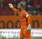 10.04.2026, Fussball 1. Bundesliga 2025/2026, 29.Spieltag, FC Augsburg - TSG 1899 Hoffenheim, in der WWK-Arena Augsburg. Torwart Oliver Baumann (TSG 1899 Hoffenheim) ist unzufrieden,
 

