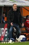 10.04.2026, Fussball 1. Bundesliga 2025/2026, 29.Spieltag, FC Augsburg - TSG 1899 Hoffenheim, in der WWK-Arena Augsburg. Trainer Manuel Baum (FC Augsburg) in Rage
 

