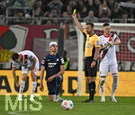 10.04.2026, Fussball 1. Bundesliga 2025/2026, 29.Spieltag, FC Augsburg - TSG 1899 Hoffenheim, in der WWK-Arena Augsburg. Albian Hajdari (TSG 1899 Hoffenheim) sieht die gelbe Karte von Daniel Schlager (Deutschland)
 

