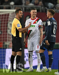 10.04.2026, Fussball 1. Bundesliga 2025/2026, 29.Spieltag, FC Augsburg - TSG 1899 Hoffenheim, in der WWK-Arena Augsburg. v.l.  Daniel Schlager (Deutschland), Jeffrey Gouweleeuw (FC Augsburg) und Grischa Prömel (TSG 1899 Hoffenheim) 
 

