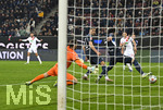 10.04.2026, Fussball 1. Bundesliga 2025/2026, 29.Spieltag, FC Augsburg - TSG 1899 Hoffenheim, in der WWK-Arena Augsburg. Fabian Rieder (FC Augsburg) gegen Torwart Oliver Baumann (TSG 1899 Hoffenheim) 
 

