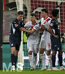 10.04.2026, Fussball 1. Bundesliga 2025/2026, 29.Spieltag, FC Augsburg - TSG 1899 Hoffenheim, in der WWK-Arena Augsburg. v.l. Fisnik Asllani (TSG 1899 Hoffenheim)  , Robin Fellhauer (Augsburg) und Cedric Adrian Zesiger (FC Augsburg) haben eine Meinungsverschiedenheit,
 

