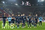 10.04.2026, Fussball 1. Bundesliga 2025/2026, 29.Spieltag, FC Augsburg - TSG 1899 Hoffenheim, in der WWK-Arena Augsburg. Die Hoffenheimer sind über das 2:2 nicht glücklich.
 

