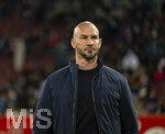 10.04.2026, Fussball 1. Bundesliga 2025/2026, 29.Spieltag, FC Augsburg - TSG 1899 Hoffenheim, in der WWK-Arena Augsburg. Trainer Christian Ilzer (Hoffenheim) nachdenklich 