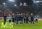 10.04.2026, Fussball 1. Bundesliga 2025/2026, 29.Spieltag, FC Augsburg - TSG 1899 Hoffenheim, in der WWK-Arena Augsburg. Frust bei den Hoffenheimern nach dem Unentschieden, v.li: Kevin Akpoguma (TSG 1899 Hoffenheim), Alexander Prass (TSG 1899 Hoffenheim), Andrei Kramaric (TSG 1899 Hoffenheim), Fisnik Asllani (TSG 1899 Hoffenheim),  Ozan Kabak (TSG 1899 Hoffenheim), Robin Hranac (TSG 1899 Hoffenheim),