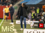 10.04.2026, Fussball 1. Bundesliga 2025/2026, 29.Spieltag, FC Augsburg - TSG 1899 Hoffenheim, in der WWK-Arena Augsburg. Trainer Manuel Baum (FC Augsburg) am Spielfeldrand nachdenklich 