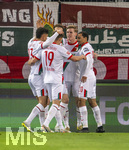 10.04.2026, Fussball 1. Bundesliga 2025/2026, 29.Spieltag, FC Augsburg - TSG 1899 Hoffenheim, in der WWK-Arena Augsburg. Torjubel Alexis Julian Claude-Maurice (re, Augsburg),  mit Anton Kade (FC Augsburg) 