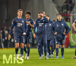 10.04.2026, Fussball 1. Bundesliga 2025/2026, 29.Spieltag, FC Augsburg - TSG 1899 Hoffenheim, in der WWK-Arena Augsburg. Frust bei den Hoffenheimern nach dem Unentschieden, Fisnik Asllani (TSG 1899 Hoffenheim), Bernardo (TSG 1899 Hoffenheim), Leon Avdullahu (Hoffenheim), Andrei Kramaric (TSG 1899 Hoffenheim) 