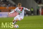 10.04.2026, Fussball 1. Bundesliga 2025/2026, 29.Spieltag, FC Augsburg - TSG 1899 Hoffenheim, in der WWK-Arena Augsburg. Anton Kade (FC Augsburg) am Ball 