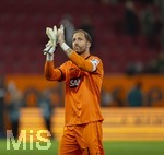 10.04.2026, Fussball 1. Bundesliga 2025/2026, 29.Spieltag, FC Augsburg - TSG 1899 Hoffenheim, in der WWK-Arena Augsburg. Torwart Oliver Baumann (TSG 1899 Hoffenheim) nachdenklicher Abgang 