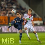 10.04.2026, Fussball 1. Bundesliga 2025/2026, 29.Spieltag, FC Augsburg - TSG 1899 Hoffenheim, in der WWK-Arena Augsburg. von links:  Leon Avdullahu (Hoffenheim) gegen Robin Fellhauer (Augsburg) 