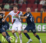10.04.2026, Fussball 1. Bundesliga 2025/2026, 29.Spieltag, FC Augsburg - TSG 1899 Hoffenheim, in der WWK-Arena Augsburg. v.li: Cedric Adrian Zesiger (FC Augsburg) gegen Vladimir Coufal (Hoffenheim) 