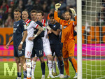 10.04.2026, Fussball 1. Bundesliga 2025/2026, 29.Spieltag, FC Augsburg - TSG 1899 Hoffenheim, in der WWK-Arena Augsburg. von links:  Tim Lemperle (TSG 1899 Hoffenheim), Marius Wolf (FC Augsburg), Fisnik Asllani (TSG 1899 Hoffenheim), Michael Gregoritsch (Augsburg), Ozan Kabak (TSG 1899 Hoffenheim), Torwart Oliver Baumann (TSG 1899 Hoffenheim) 