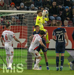10.04.2026, Fussball 1. Bundesliga 2025/2026, 29.Spieltag, FC Augsburg - TSG 1899 Hoffenheim, in der WWK-Arena Augsburg. Torwart Finn Dahmen (FC Augsburg) holt den Ball herunter.