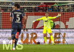 10.04.2026, Fussball 1. Bundesliga 2025/2026, 29.Spieltag, FC Augsburg - TSG 1899 Hoffenheim, in der WWK-Arena Augsburg. Torwart Finn Dahmen (FC Augsburg) 