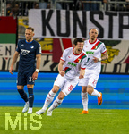 10.04.2026, Fussball 1. Bundesliga 2025/2026, 29.Spieltag, FC Augsburg - TSG 1899 Hoffenheim, in der WWK-Arena Augsburg. Michael Gregoritsch (2.v.re, Augsburg) Torjubel. li: Vladimir Coufal (Hoffenheim) nachdenklich 